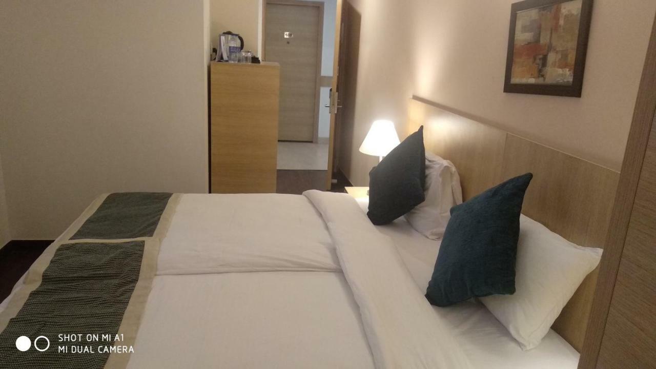 Starlit Suites Neemrana Exteriér fotografie